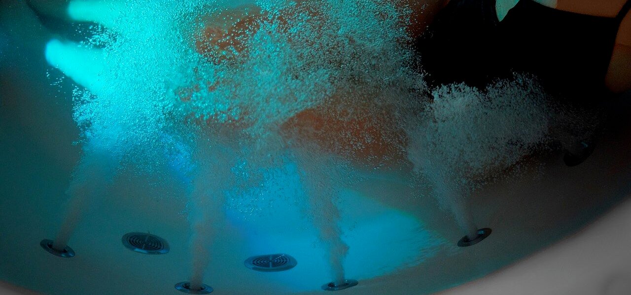 Aquatica pamela wht spa jetted bathtub web 25 (1)